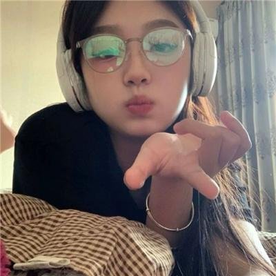 绯红色的窗帘